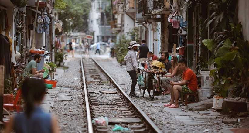 Private Hanoi Walking Tour with visit Train Street - Ta Hien Beer Street: where the street life feels close