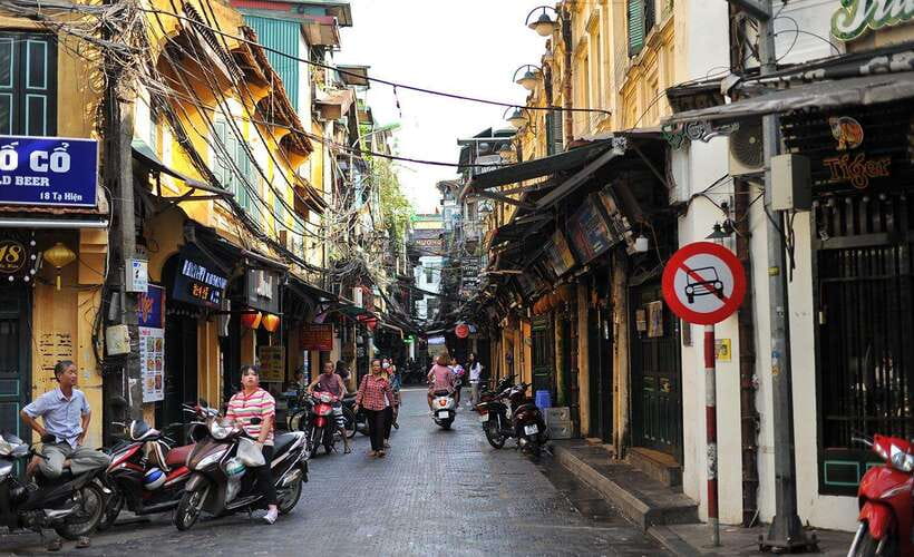 Private Hanoi Walking Tour with visit Train Street - Dong Xuan Market: what to expect from the largest covered market