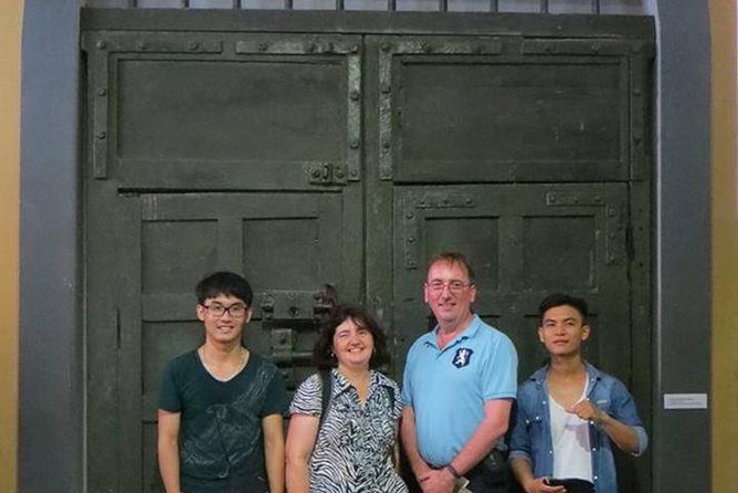 (Private) Hanoi War Sites Tour - Vietnam War Evidence at Huu Tiep Lake and the Downed B-52
