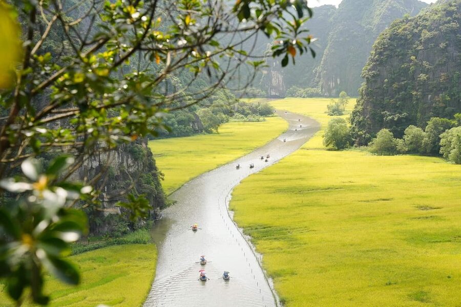 Private Luxury 1 Day Trip: Hoa Lu, Tam Coc, Mua Cave, Biking - Tam Coc Boat Ride On The Ngo Đồng River: The Moment That Makes The Trip
