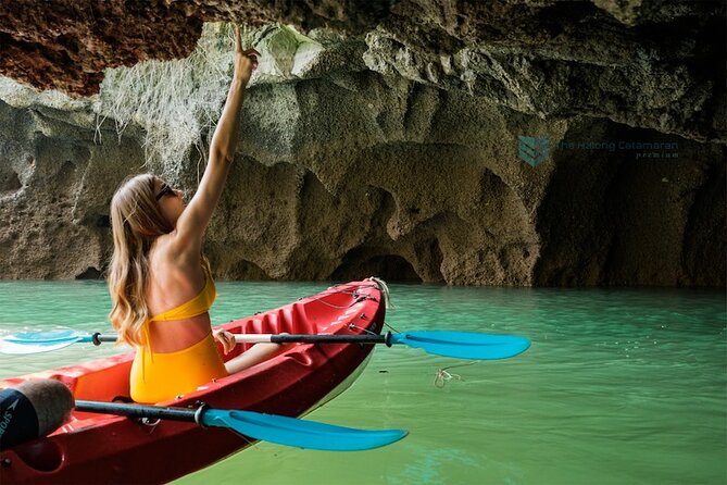 PRIVATE TOUR HALONG BAY ONE DAY with Cave, Kayaking, Bamboo Boat - Kayaking or bamboo boat: the fisherman-rowed quiet time