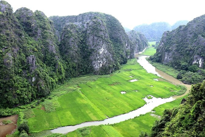 PRIVATE TOUR Ninh Binh One Day - Hoa lu- Tam Coc - Mua Cave - Hoa Lu Ancient Capital: history you can walk through