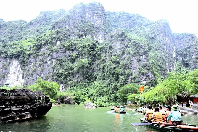 PRIVATE TOUR Ninh Binh One Day - Hoa lu- Tam Coc - Mua Cave - Lunch in Ninh Binh: a set menu that prevents the afternoon crash