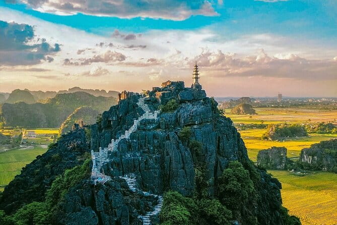 PRIVATE TOUR Ninh Binh One Day - Hoa lu- Tam Coc - Mua Cave - Tam Coc bamboo boat on the Ngo Dong river: the calm part