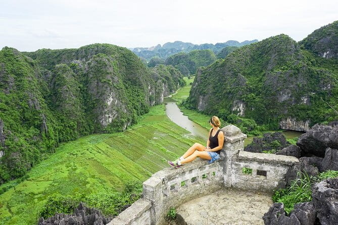 PRIVATE TOUR Ninh Binh One Day - Hoa lu- Tam Coc - Mua Cave - Mua Cave (Dancing Cave): the near 500-step reality check