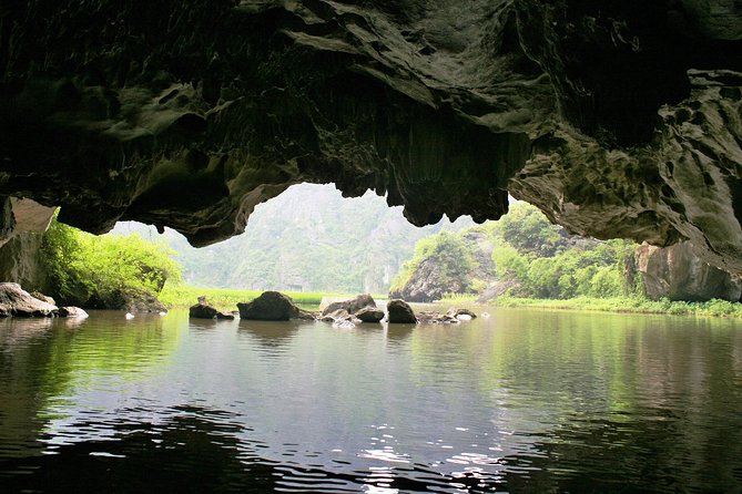 [Private] Trang An Boat Ride and Hoa Lu Temples - Day tour - When crowds happen, and how to keep your experience calm