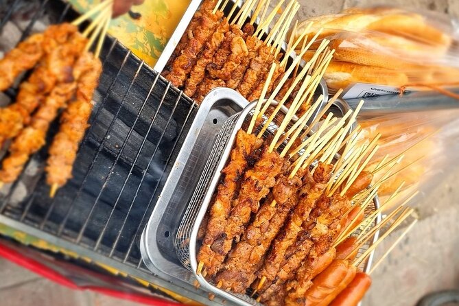 Private Walking Food Tour in Hanoi - Dền Ngọc Son: the temple island moment