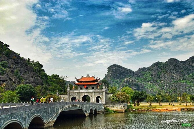 Roundtrip: HaNoi - NinhBinh - LanHa Bay on 5-Star Cruise 3days - Tuan Chau to Lavender Elegance: Boarding, Settle-In, and the Ha Long Bay First Look