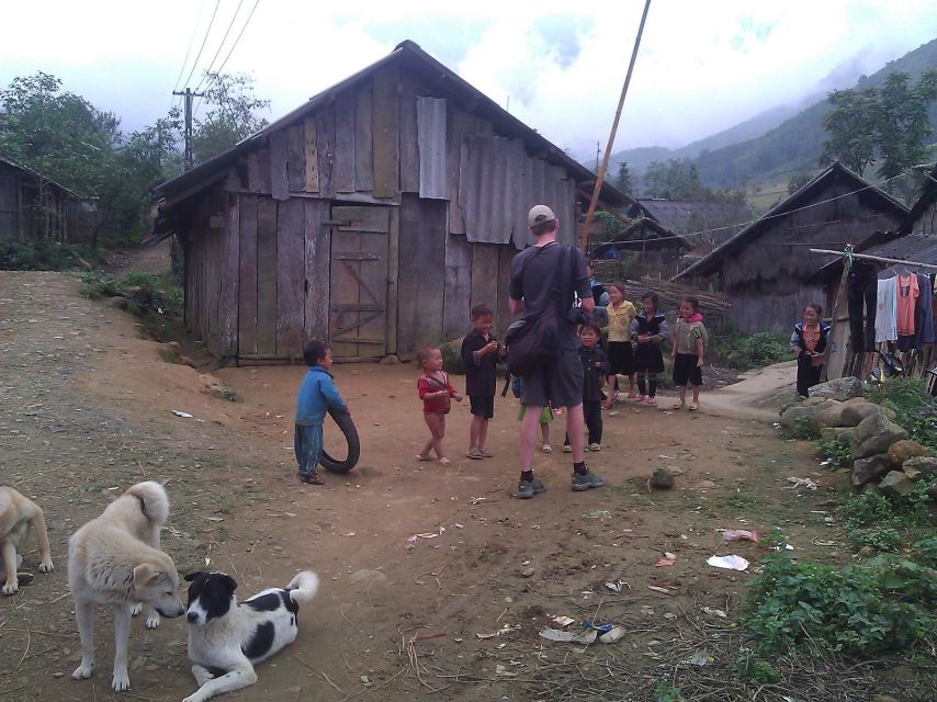 Sa Pa: 6-Hours Muong Hoa Valley Trek with Local Ethnic guide - Dzay encounters: costume and custom contrasts you can actually notice