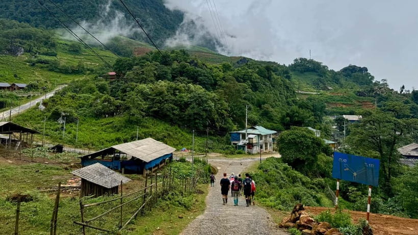 Sapa 2-Day Trekking Tour – Explore Villages & Scenic Trails - First Day in Sapa: Y Linh Ho and Lao Chai to your village base