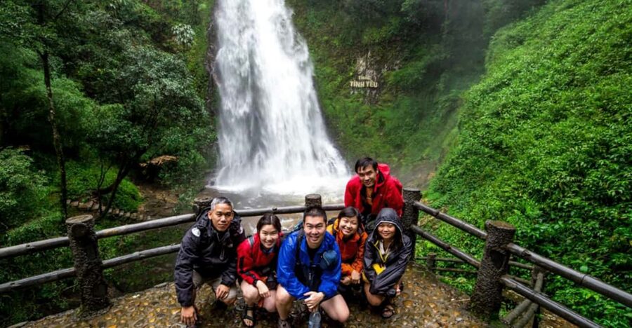 SaPa: 2-Day Villages,Rice Fields, Love Waterfall Hiking Tour - Night in a traditional wooden homestay, plus the Red Dzao herbal bath
