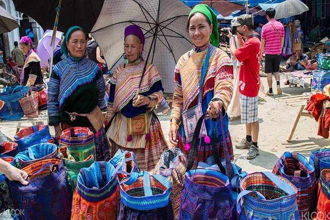 Sapa 3 Days 2 Nights Bac Ha Market From Ha Noi - Day 2: Ta Van trek through rice terraces to Lao Chai, then back to Sapa