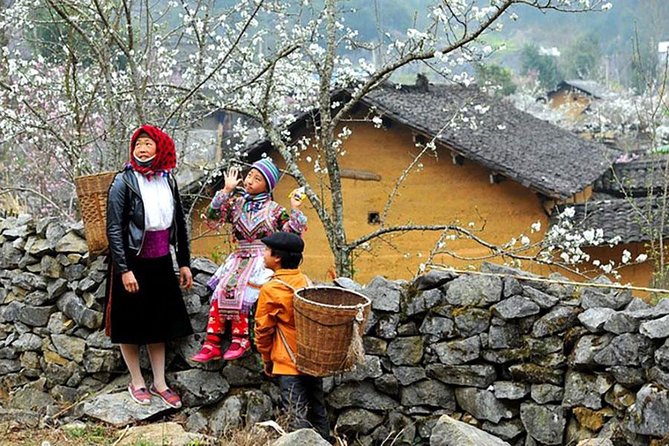 Sapa 3 Days 2 Nights Trekking Tour From Hanoi (2 Nights in Hotel) - Cat Cat village on Day 1: culture stop with big foot traffic