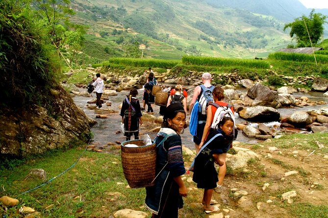 Sapa 3 Days Trekking Tour (1 Night in Bungalow, 1 Night In Hotel) - Day 2 Y Linh Ho, Lao Chai, and Ta Van: rice terraces, Muong Hoa Stream, then homestay life