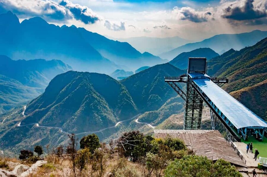 Sapa: Glass Bridge and Silver Waterfall Small Group Tour - Getting up to O Quy Ho Pass: Rong May and the 2,200 m glass elevator