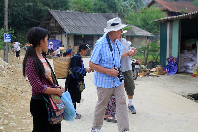 Sapa hard trekking villages homestay 3days/ 2nights tour - amazing culture - Entering Sapa on a village-route plan, not a sightseeing loop
