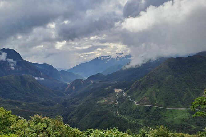 Sapa Love Silver Waterfall, Lonely Tree in Heaven Gate,San Sa Ho - San Sa Ho trek: green tea hill, rose garden, and rice and corn terraces