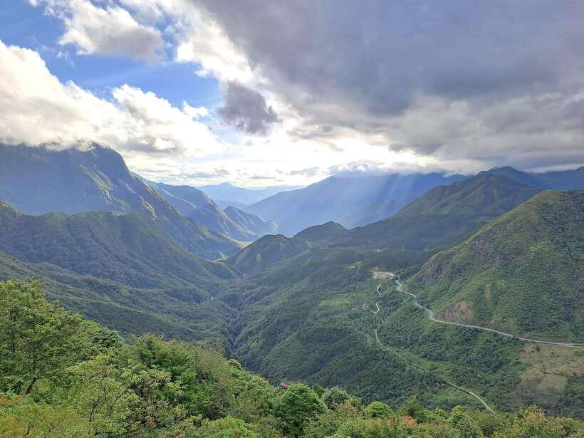 Sapa: Love Silver Waterfall, LonelyTree in Heaven-Rice Field - A 6-hour mix of waterfalls, pass views, and rice terraces