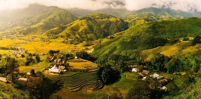 Sapa: Muong Hoa Mountain Views and Villages Trek with Lunch - Hang Da village: Black Hmong culture at trail level