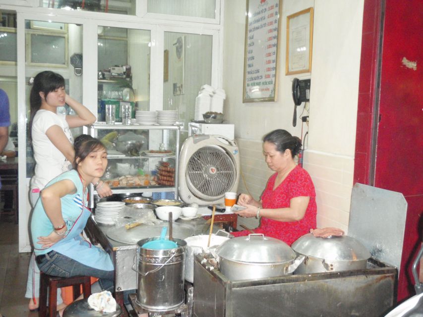 Street Food Tour Hanoi and Train Street Experience - Train Street in Hanoi: 1902 French rails and how to time the photo