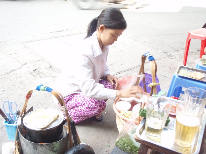 Street Food Tour Hanoi and Train Street Experience - How the Old Quarter stories make the food taste better