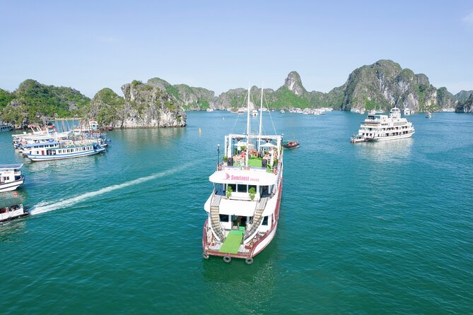 Sweetness Cruise Ha Long Bay: Caves, Kayaking, Swimming & Lunch - Hang Luon Cave by kayak or bamboo/sampan: the water-level thrill