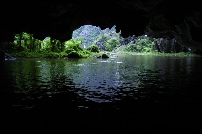 Tam Coc Ninh Binh - Hoa Lu - Deluxe Daily group Tour - Entering Hoa Lu Temples, Vietnam’s First Capital Era