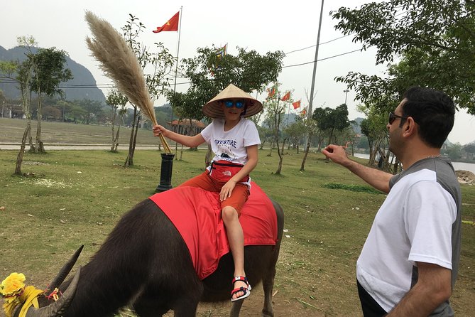 Tam Coc Ninh Binh - Hoa Lu - Deluxe Daily group Tour - Group Dynamics and Guide Behavior: How to Stay in the Safe Zone