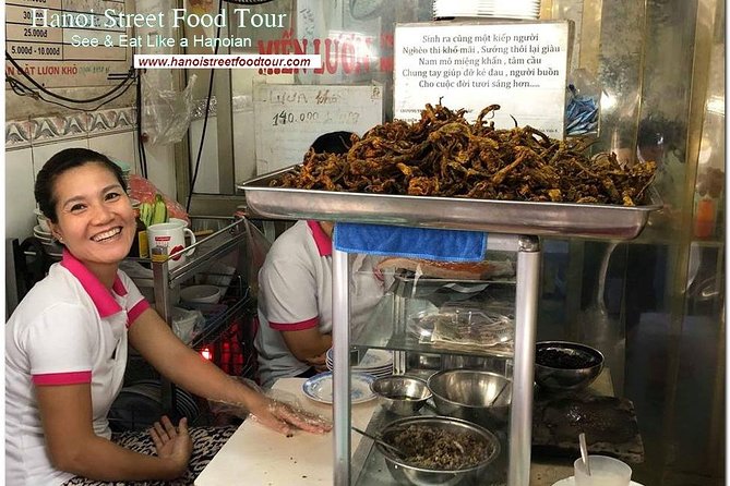 Tasting 8 Different Hanoi Street Foods at Noon Time - The guide makes the difference: navigating Old Quarter backstreets