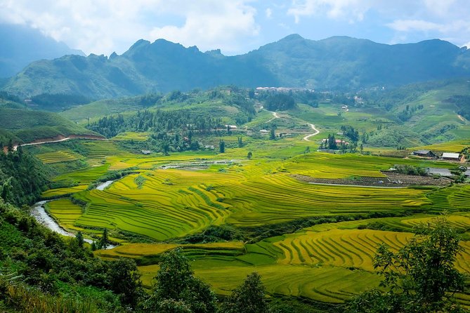 The best view and most authentic tour in Sapa (Non Touristy) - Group size, private setup, and the car transfer beat