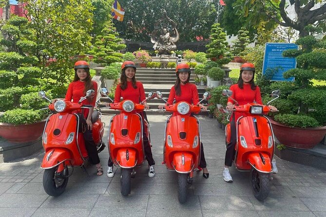 The insider's Hanoi + Train Street 4,5 Hours Female Ao Dai Riders - Long Bien Bridge: city scale in a short ride