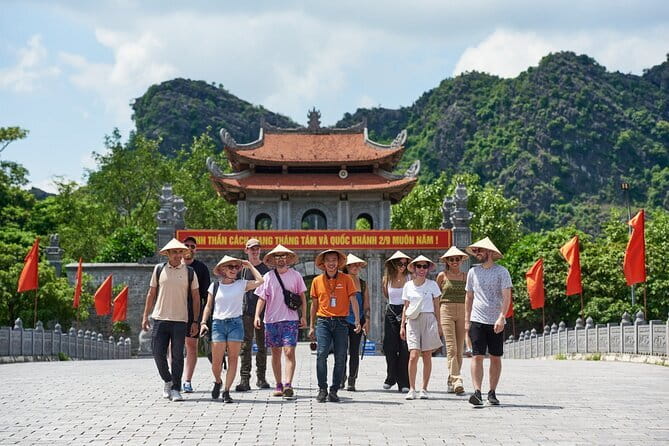 Three Traditional Villages Private Day Tour from Hanoi - Thủ Sĩ bamboo fish traps: seeing craft lineage in everyday buildings
