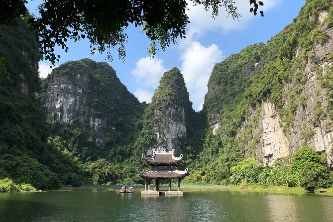 Trang An grottoes - Bai Dinh Pagoda Day Tours - Bai Dinh Pagoda in the morning: scale you can measure