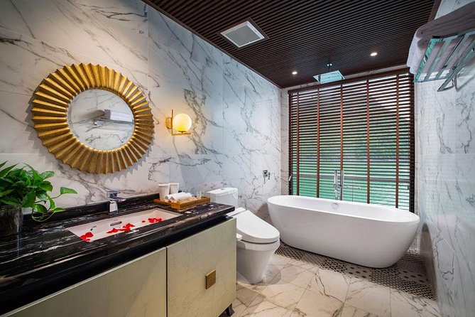 Ultra luxury style-3D/2N amazing activities Halong-Lan Ha- Cat Ba - Inside the luxury cabin: views, comfort, and WiFi