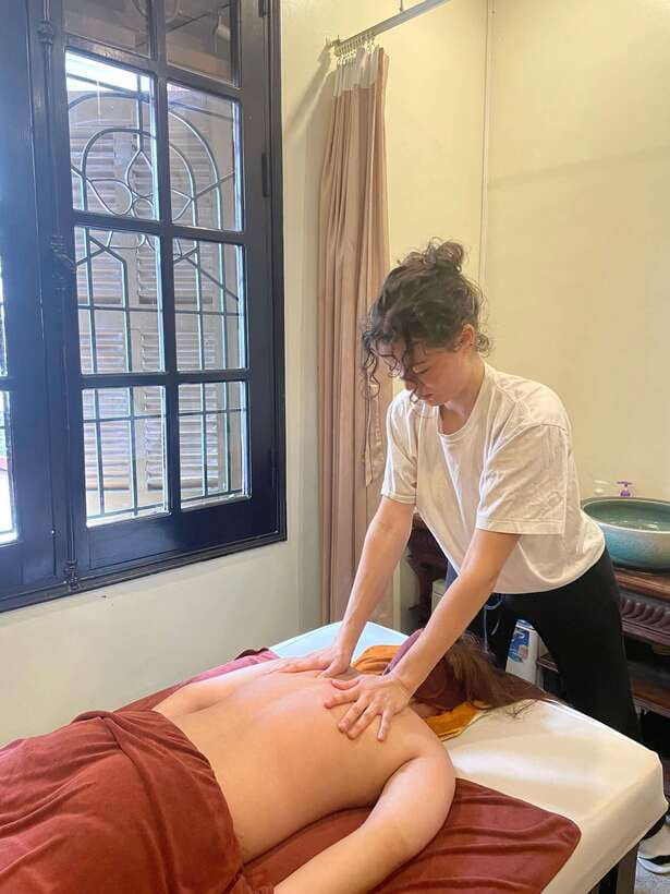 Vietnamese deep tissue neck and shoulder massage class - What you take home: ambiance tips, handout, and certificate
