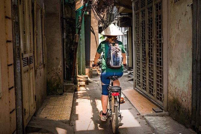 West Lake Journey by E-Bike - Small group energy and ride comfort (helmet, raincoat, and pacing)